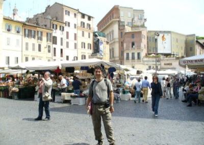 Campo dei Fiori, la estatua de Giordano Bruno por encima de los puestos